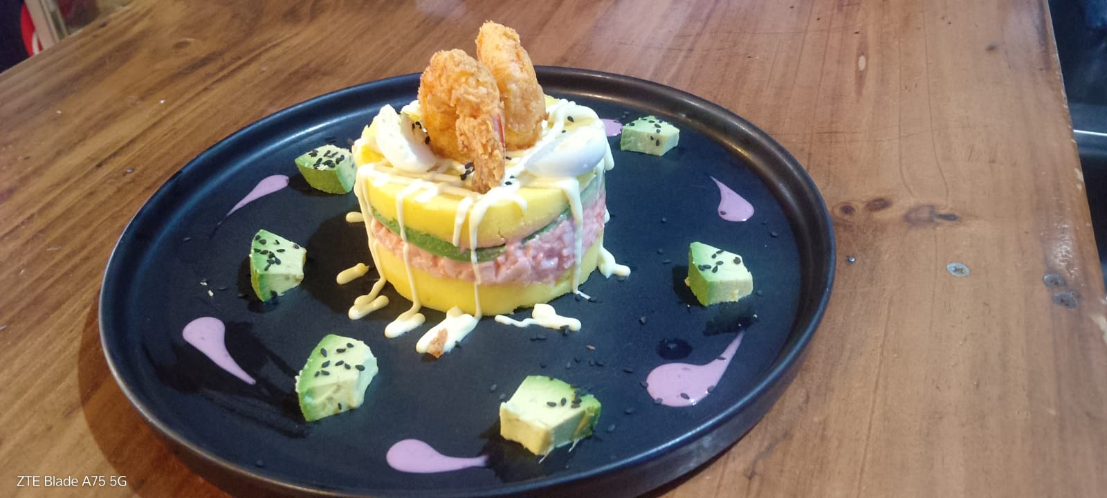 Causa de langostinos